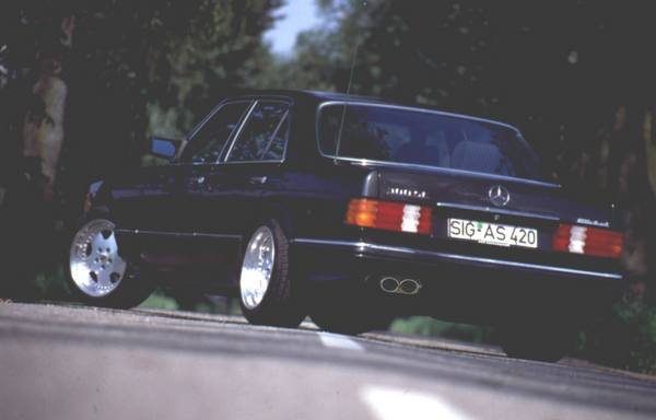 mercedes_benz_s-klasse_w126_limousine_schraeg_1.jpg