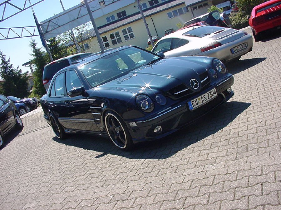 Sport_Kotfluegel_Mercedes-Benz_E-Klasse_W211372002.JPG