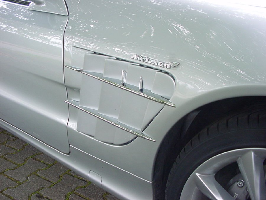 Sport_Kotfluegel_Mercedes-Benz_SL_R230112002.JPG