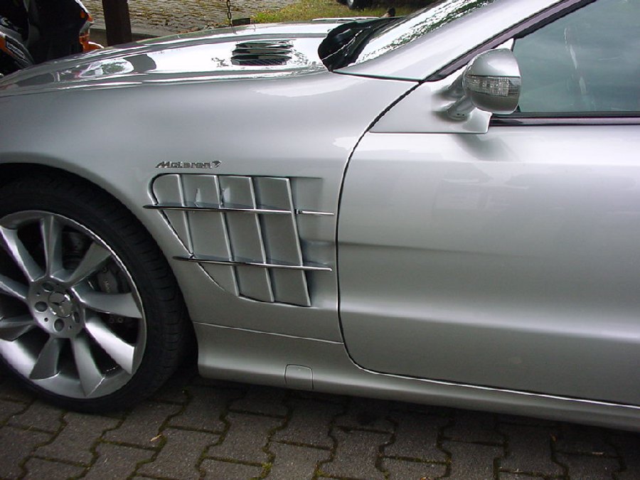 Sport_Kotfluegel_Mercedes-Benz_SL_R23072002.JPG