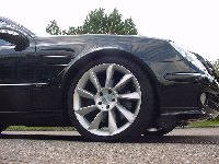 Sport_Kotfluegel_Mercedes-Benz_E-Klasse_W211522002.JPG