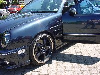 Sport_Kotfluegel_Mercedes-Benz_E-Klasse_W211342002.JPG