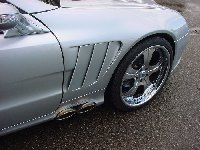 Sport_Kotfluegel_Mercedes-Benz_SL_R23042002.JPG