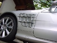 Sport_Kotfluegel_Mercedes-Benz_SL_R230772002.JPG